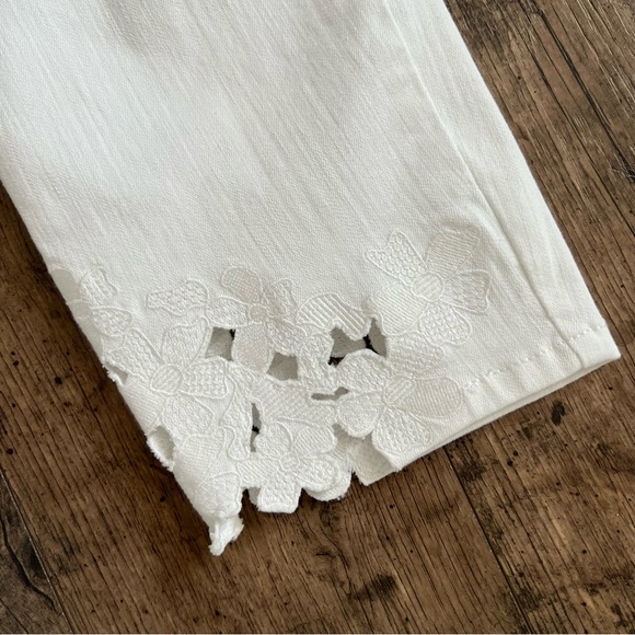 NYDJ Alina Ankle White Crop Floral Lift Tuck Capri Denim Jeans 8 - Picture 7 of 17